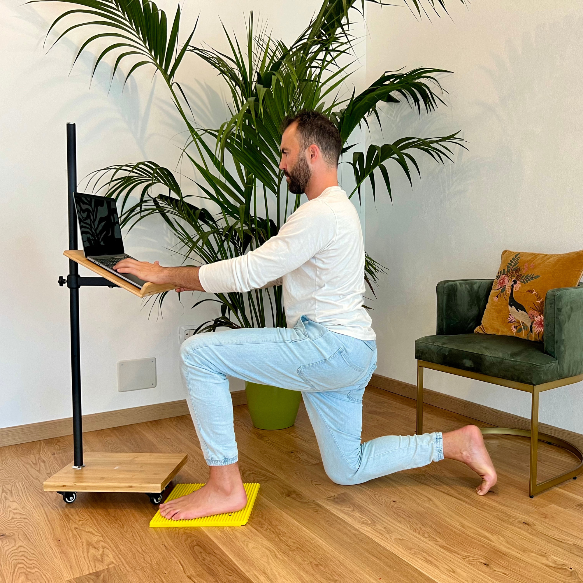 Simone Ripamonti Coach engaged in a demonstration of reading posture yoga for seniors with Auramat Method