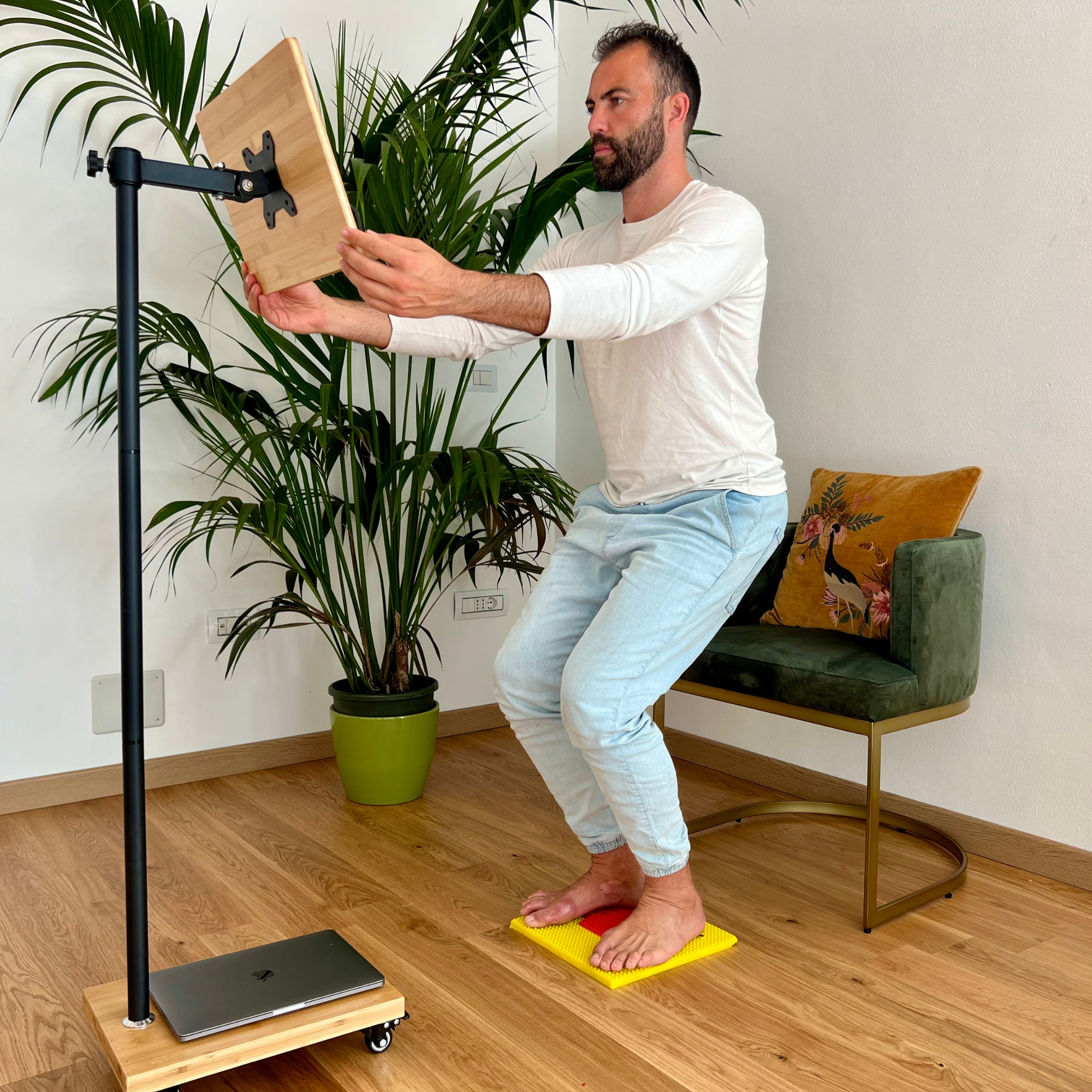 Simone Ripamonti Coach engaged in a demonstration of reading posture yoga for seniors with Auramat Method