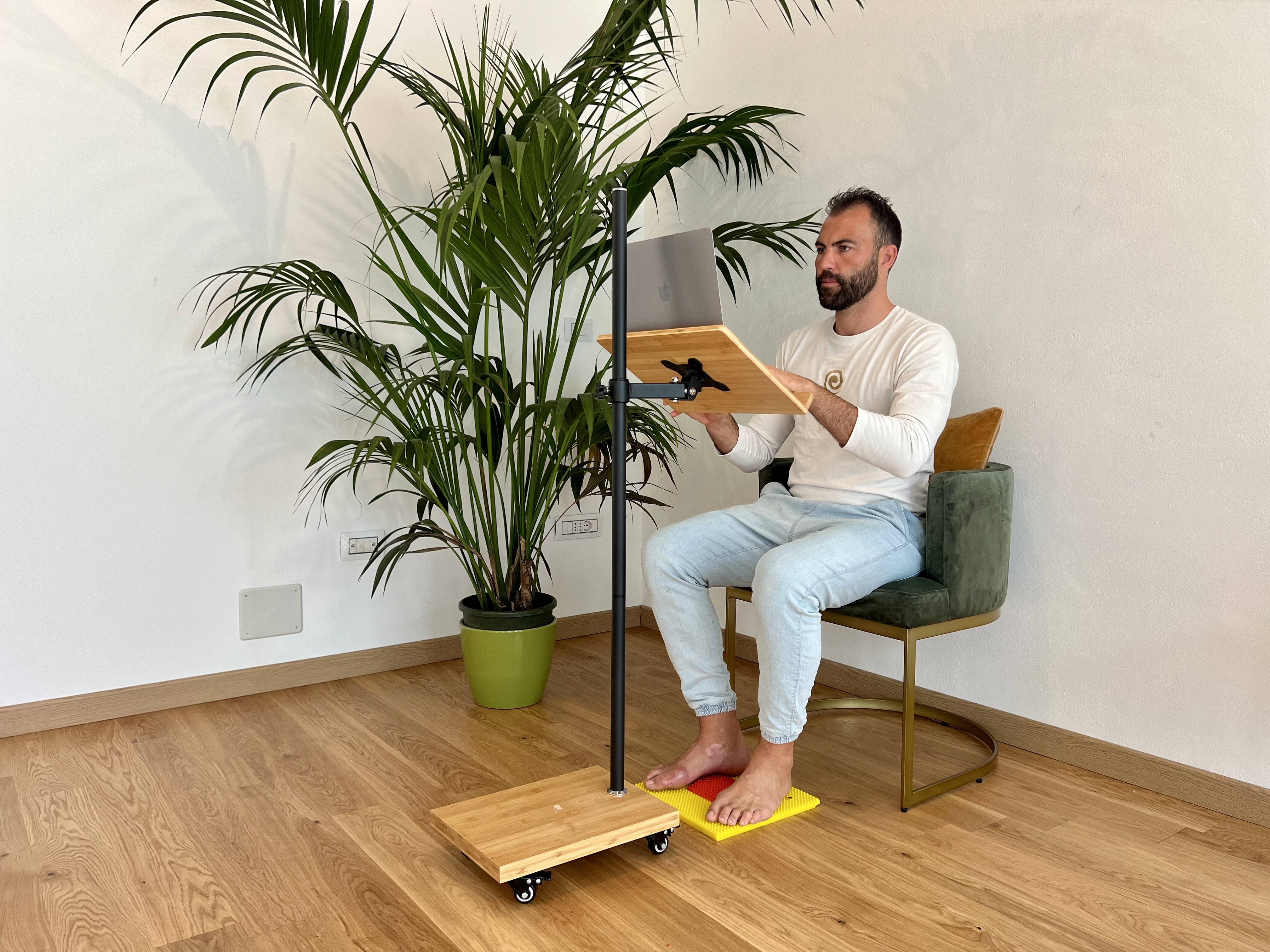 Simone Ripamonti Coach engaged in a demonstration of reading posture yoga for seniors with Auramat Method